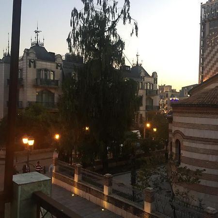 Apartment On Zviad Gamsakhurdia 21 バトゥーミ エクステリア 写真