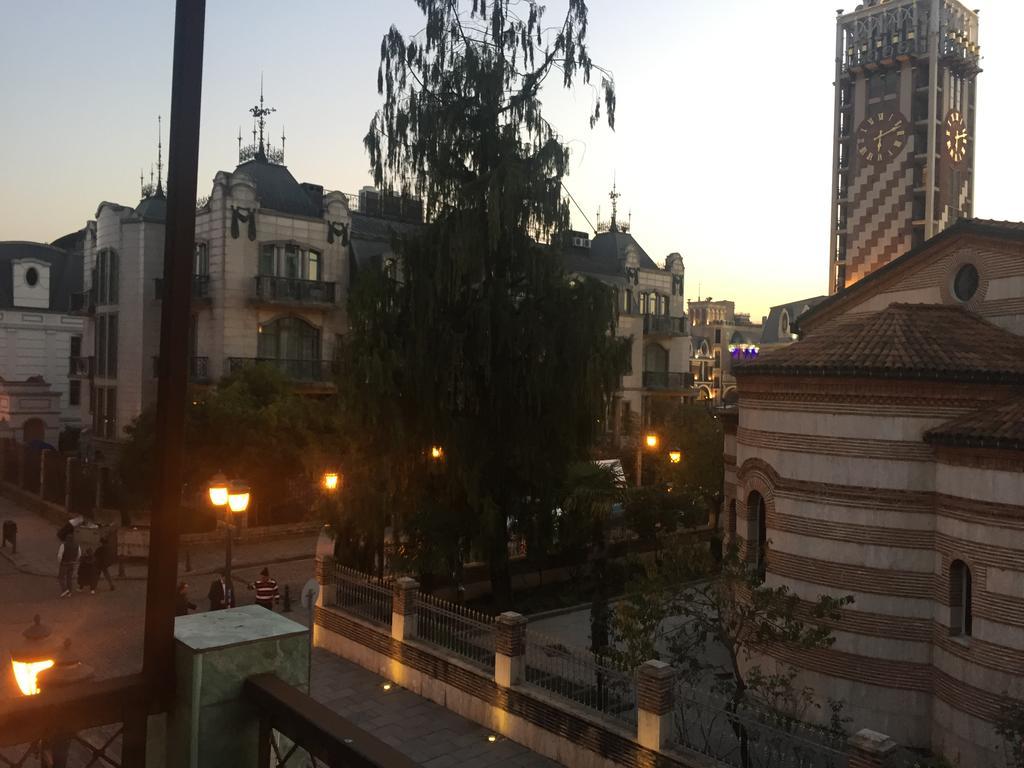 Apartment On Zviad Gamsakhurdia 21 バトゥーミ エクステリア 写真