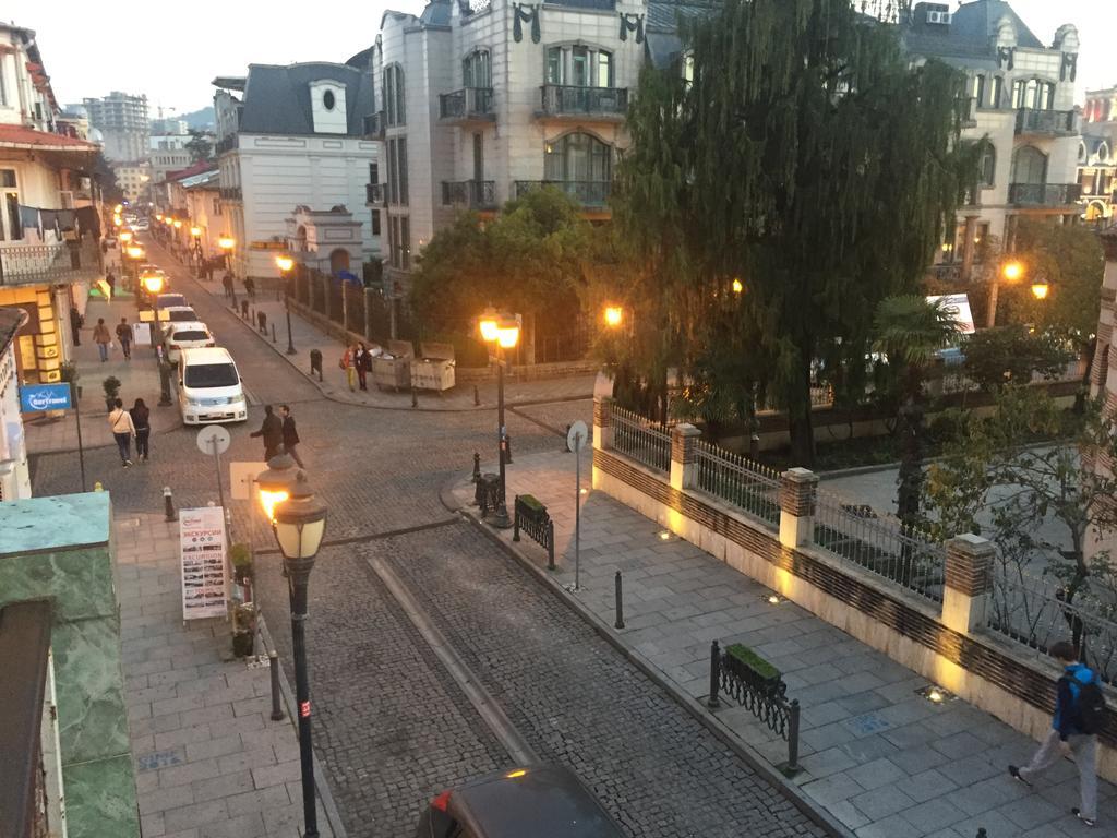 Apartment On Zviad Gamsakhurdia 21 バトゥーミ エクステリア 写真
